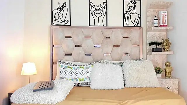 Isabell Villa online show from September 22, 2025, 3:41 am