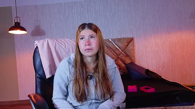 Olivia11  online show from November 12, 2025, 11:21 am