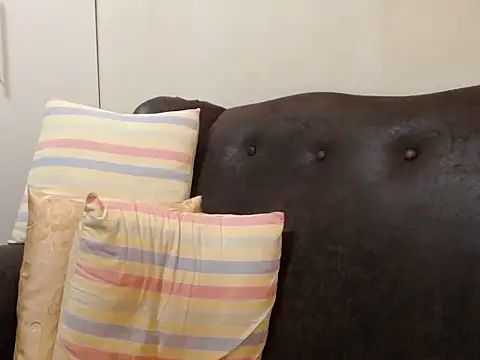 bustylaura4u online show from October 25, 2025, 3:51 pm