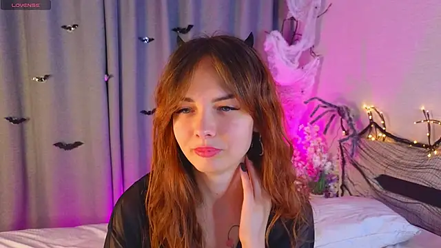 LisaDrake online show from October 24, 2025, 8:16 pm