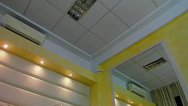 Snapshot of Jelly_Bee chatting on November 18, 2025, 8:46 pm Jelly Bee online show from November 18, 2025, 8:46 pm