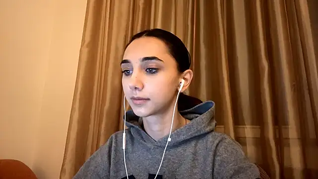 Snapshot of LinaMour chatting on September 25, 2025, 10:13 pm LinaMour online show from September 25, 2025, 10:13 pm