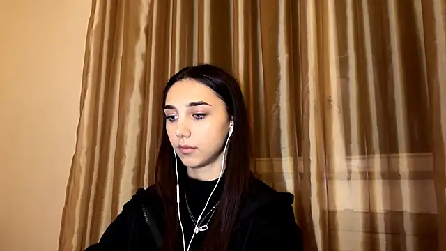 LinaMour online show from November 7, 2025, 10:10 pm