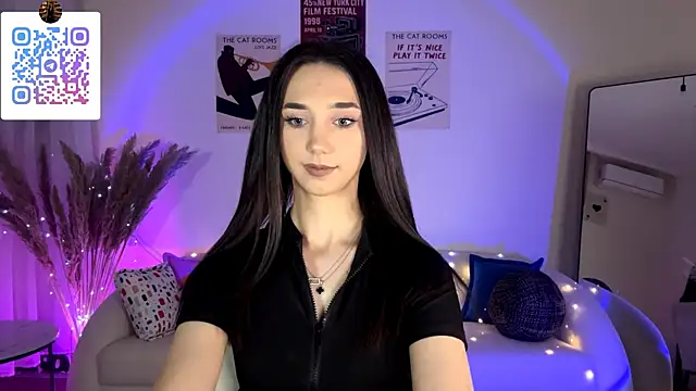 Snapshot of LinaMour chatting on July 5, 2026, 10:28 pm LinaMour online show from July 5, 2026, 10:28 pm