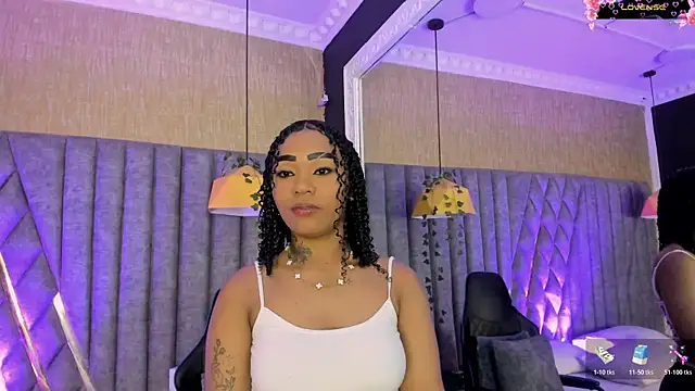 Snapshot of SkylerBloomm chatting on April 1, 2026, 4:13 am SkylerBloomm online show from April 1, 2026, 4:13 am