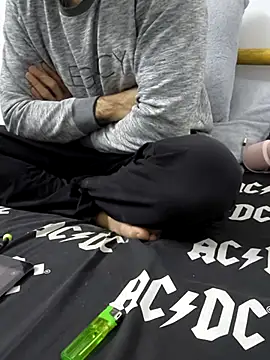 yazinyazin1 online show from November 13, 2025, 2:10 am