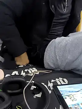 yazinyazin1 online show from December 1, 2025, 1:16 pm