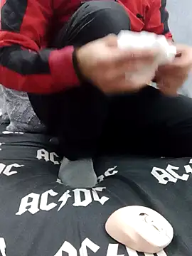 yazinyazin1 online show from December 16, 2025, 6:13 pm