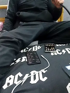 yazinyazin1 online show from December 18, 2025, 5:24 am