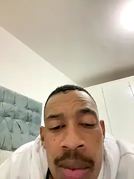 Snapshot of fitsexyman chatting on November 24, 2025, 8:30 pm fitsexyman online show from November 24, 2025, 8:30 pm