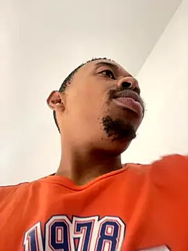 Snapshot of fitsexyman chatting on December 1, 2025, 10:42 am fitsexyman online show from December 1, 2025, 10:42 am