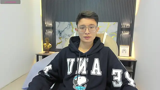 SantiagoRusso18 online show from September 17, 2025, 12:07 pm