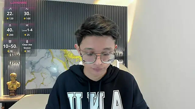 SantiagoRusso18 online show from October 10, 2025, 12:37 pm