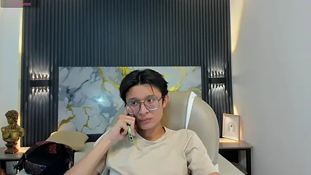 SantiagoRusso18 online show from November 28, 2025, 2:47 am