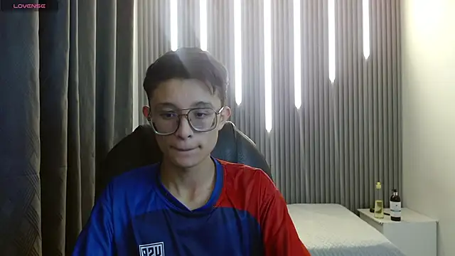 SantiagoRusso18 online show from February 20, 2026, 6:26 am