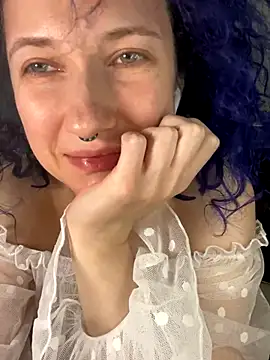 Snapshot of Kitty_Kisss chatting on November 10, 2025, 7:35 pm Kitty Kisss online show from November 10, 2025, 7:35 pm