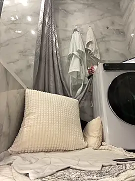 Snapshot of Kitty_Kisss chatting on December 3, 2025, 11:14 pm Kitty Kisss online show from December 3, 2025, 11:14 pm