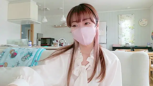 Snapshot of SUZU_1201 chatting on April 18, 2026, 1:42 am SUZU 1201 online show from April 18, 2026, 1:42 am