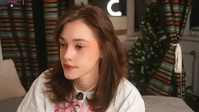 Snapshot of ttragedienne chatting on December 23, 2025, 3:15 am ttragedienne online show from December 23, 2025, 3:15 am