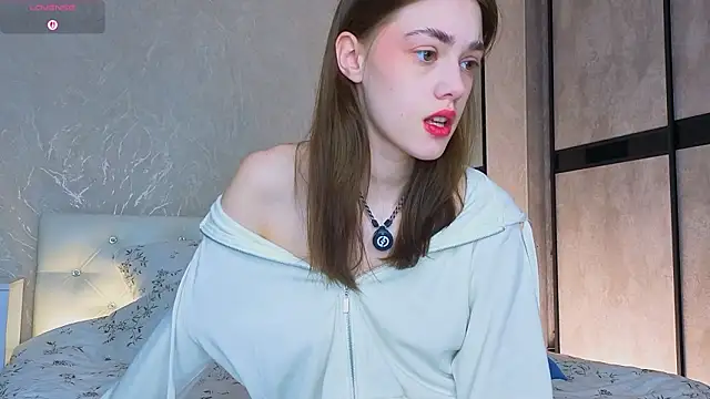 Snapshot of ttragedienne chatting on February 16, 2026, 2:29 am ttragedienne online show from February 16, 2026, 2:29 am