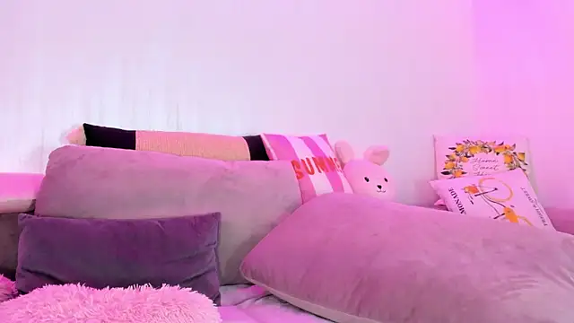 RileyNox online show from April 15, 2026, 4:08 am