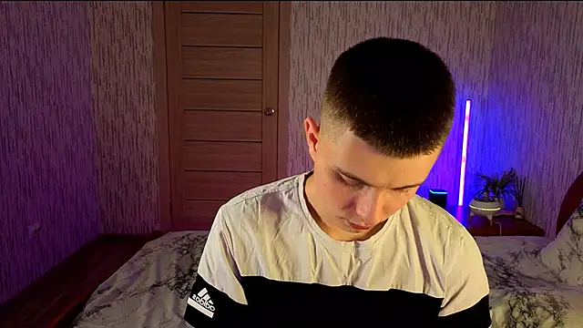 Snapshot of Denisx444 chatting on October 16, 2025, 9:54 am Denisx444 online show from October 16, 2025, 9:54 am