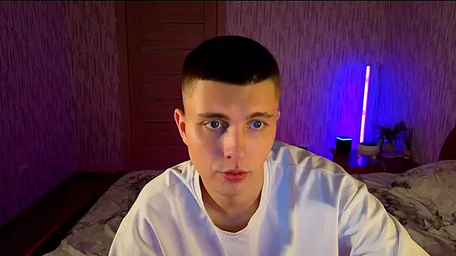 Snapshot of Denisx444 chatting on October 17, 2025, 4:37 am Denisx444 online show from October 17, 2025, 4:37 am