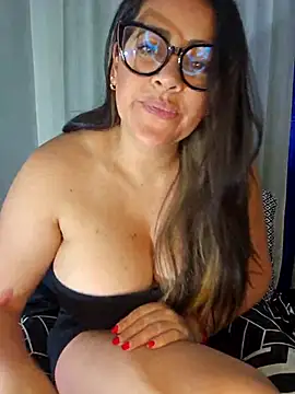 Nicoleefaith  online show from November 2, 2025, 6:43 pm