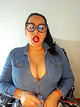 Nicoleefaith  online show from November 7, 2025, 12:10 am