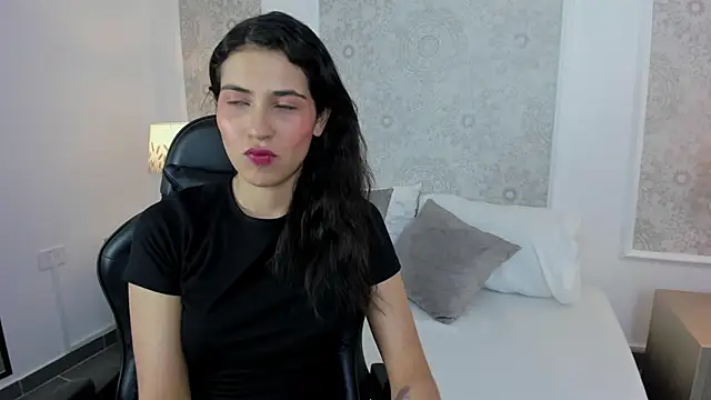 Snapshot of desireee_ chatting on May 6, 2026, 7:19 pm desireee online show from May 6, 2026, 7:19 pm