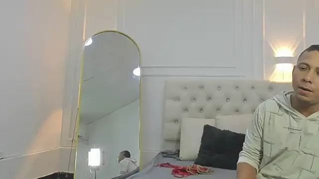 charlotte dante212 online show from April 13, 2026, 3:56 am