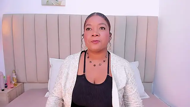 Snapshot of Afrodita_de_amor chatting on December 16, 2025, 11:37 am Afrodita de amor online show from December 16, 2025, 11:37 am