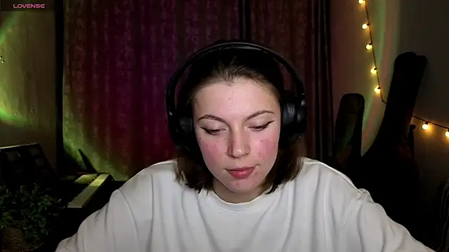 CutieAnny online show from February 19, 2026, 8:16 pm