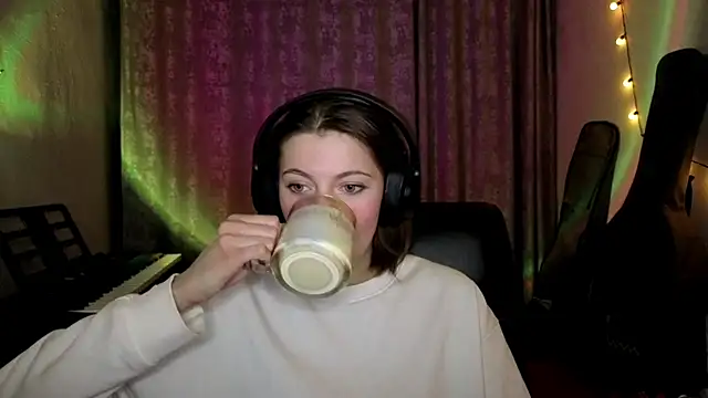 CutieAnny online show from February 23, 2026, 8:06 pm