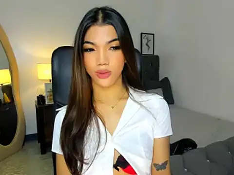 CassieSommereux online show from November 16, 2025, 5:51 pm