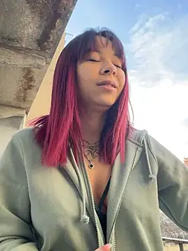 Snapshot of YumiLux chatting on January 14, 2026, 10:43 am YumiLux online show from January 14, 2026, 10:43 am