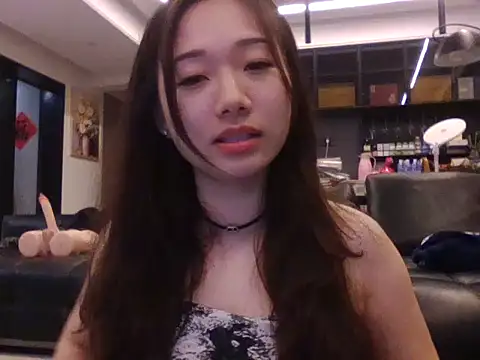 Amy-bb online show from September 18, 2025, 3:47 pm