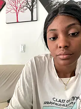 Snapshot of zaracollins01 chatting on October 23, 2025, 1:43 pm zaracollins01 online show from October 23, 2025, 1:43 pm