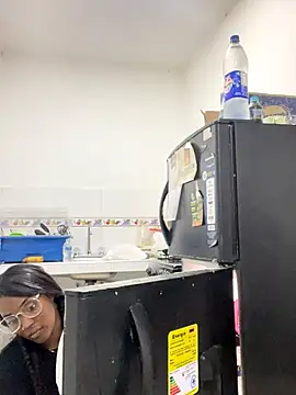 Snapshot of zaracollins01 chatting on November 6, 2025, 12:11 am zaracollins01 online show from November 6, 2025, 12:11 am