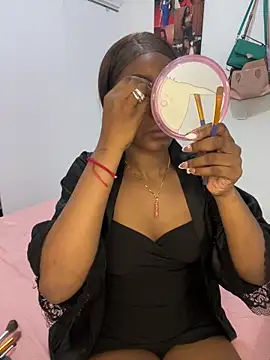 zaracollins01 online show from February 17, 2026, 9:32 pm