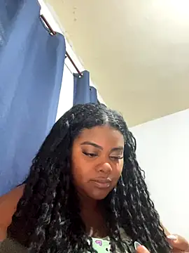 LunaSthena online show from October 18, 2025, 1:52 am