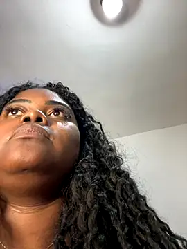 LunaSthena online show from November 21, 2025, 10:52 pm