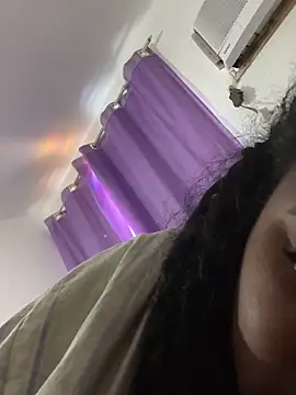 LunaSthena online show from December 21, 2025, 1:51 pm