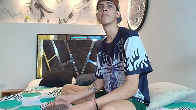 Snapshot of YOUNGS_GUYS chatting on September 13, 2025, 6:40 pm YOUNGS GUYS online show from September 13, 2025, 6:40 pm