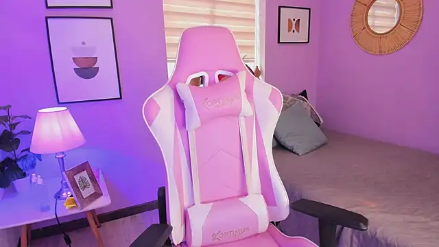 Ema wett online show from December 3, 2025, 7:45 pm