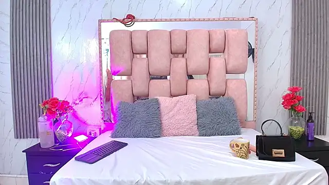 SofiaSommers online show from November 26, 2025, 7:37 pm