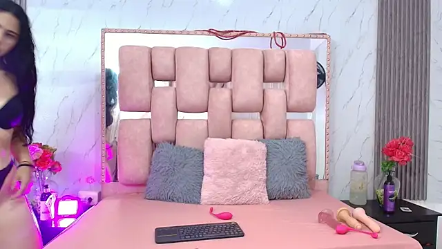 SofiaSommers online show from December 2, 2025, 10:05 pm