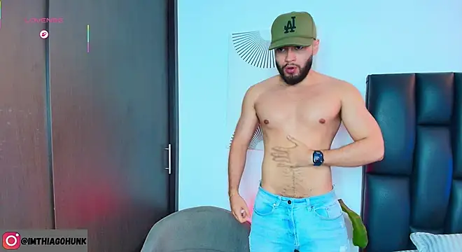 Snapshot of ThiagoHunk chatting on April 23, 2026, 9:50 pm ThiagoHunk online show from April 23, 2026, 9:50 pm
