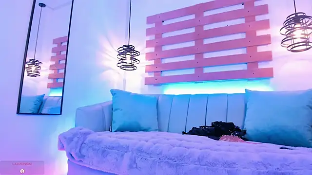 ArianaSantana online show from September 24, 2025, 1:14 pm