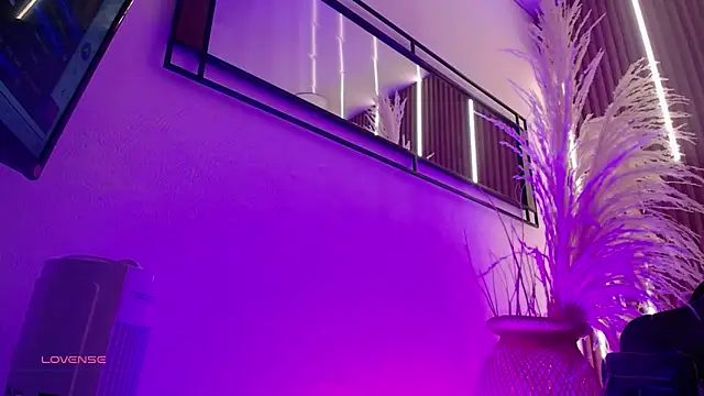 ArianaSantana online show from November 12, 2025, 12:49 pm